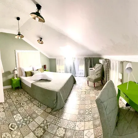 Regina Bed&wine 호텔 *