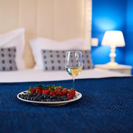 Regina Bed&wine Готель *
