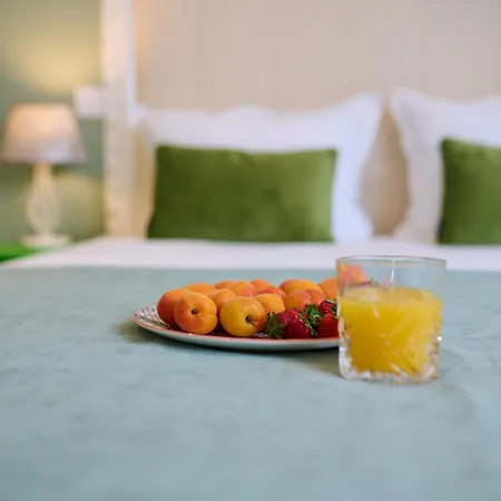 Regina Bed&wine Готель