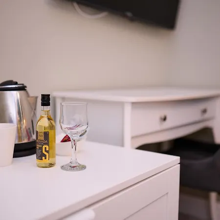 Regina Bed&wine Готель *