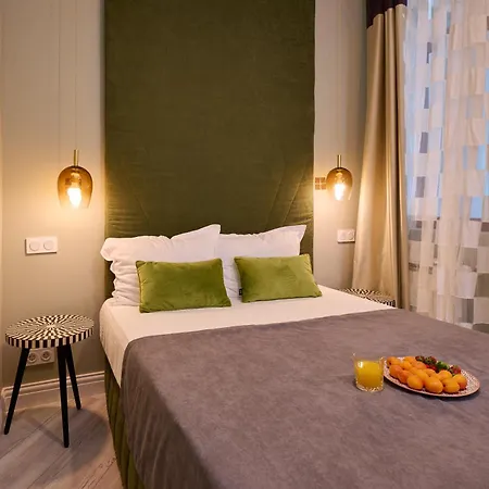 Regina Bed&wine Готель *